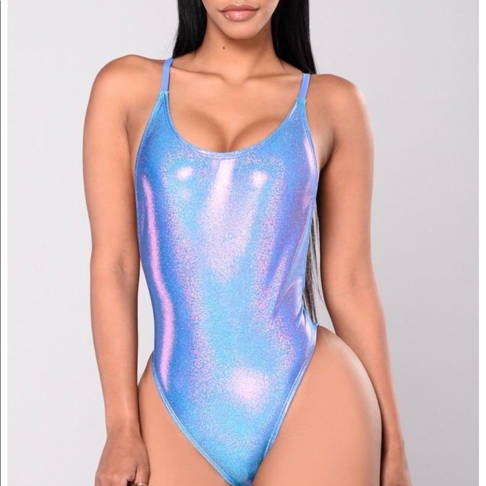 BRAND NEW FASHION NOVA HOLOGRAPHIC SWIMSUIT!